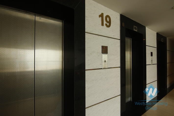 High floor office space for rent in Hoan Kiem district, Ha Noi